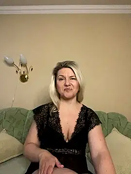 AliceSwan4011 online show from January 18, 2:32 pm