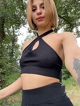 FavoriteKira online show from June 11, 3:10 pm