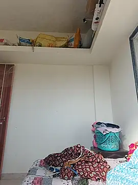 Shivani2002 online show from December 14, 10:31 am