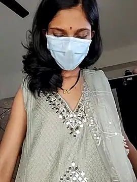 Shivani2002 online show from April 13, 9:48 am