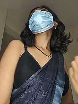 Shivani2002 online show from June 30, 9:43 am