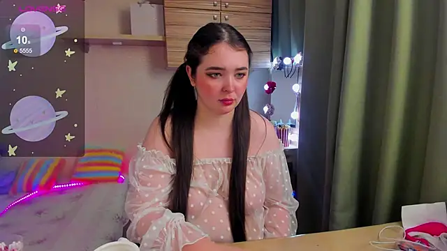 Snapshot of Alice_next_door chatting on January 13, 2:44 pm Alice next door online show from January 13, 2:44 pm