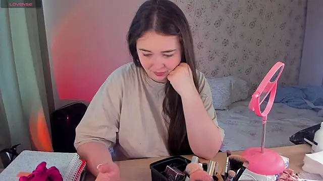 Alice next door online show from April 4, 10:13 am