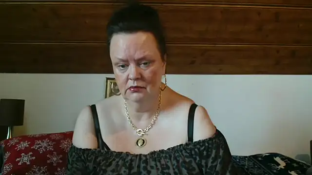 TiffanyMature online show from November 29, 9:12 am