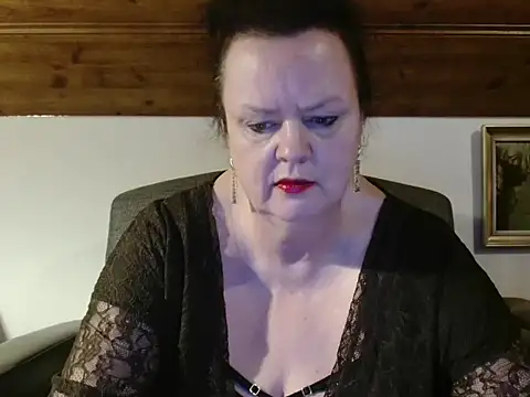 Snapshot of TiffanyMature chatting on February 11, 9:09 pm TiffanyMature online show from February 11, 9:09 pm