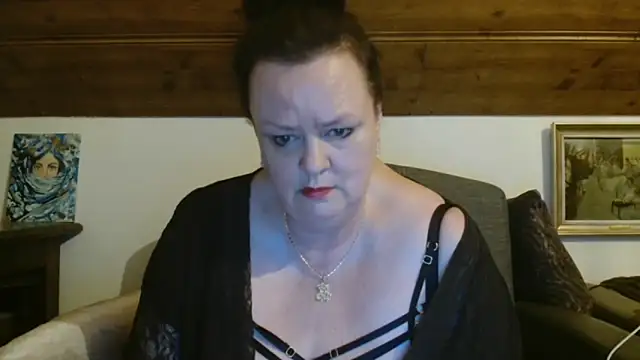 Snapshot of TiffanyMature chatting on March 11, 10:38 pm TiffanyMature online show from March 11, 10:38 pm