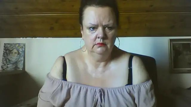 Snapshot of TiffanyMature chatting on March 17, 8:17 am TiffanyMature online show from March 17, 8:17 am
