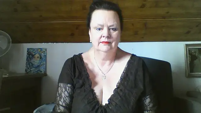 Snapshot of TiffanyMature chatting on April 7, 6:58 am TiffanyMature online show from April 7, 6:58 am