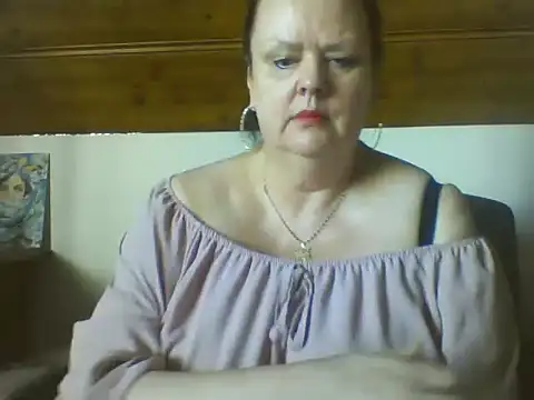 Snapshot of TiffanyMature chatting on April 10, 8:19 am TiffanyMature online show from April 10, 8:19 am
