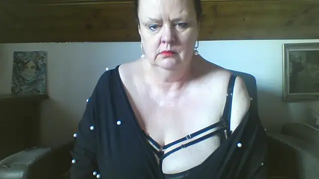 Snapshot of TiffanyMature chatting on April 11, 2:10 pm TiffanyMature online show from April 11, 2:10 pm