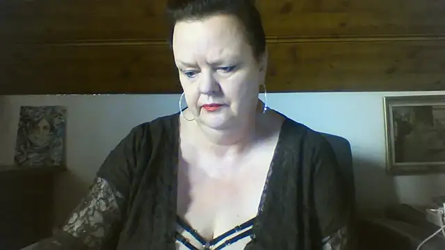 Snapshot of TiffanyMature chatting on April 13, 6:19 am TiffanyMature online show from April 13, 6:19 am