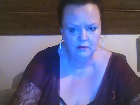 Snapshot of TiffanyMature chatting on April 14, 8:04 pm TiffanyMature online show from April 14, 8:04 pm