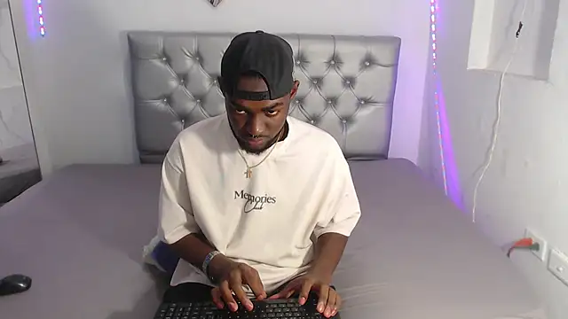 eebony stallion online show from November 11, 6:19 pm