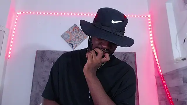 eebony stallion online show from April 8, 6:19 pm