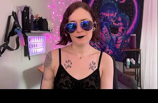 Snapshot of mistressannafoxx chatting on September 11, 8:42 pm mistressannafoxx online show from September 11, 8:42 pm