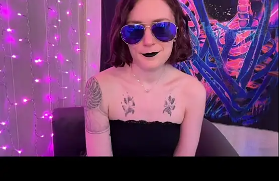 Snapshot of mistressannafoxx chatting on September 14, 1:05 am mistressannafoxx online show from September 14, 1:05 am