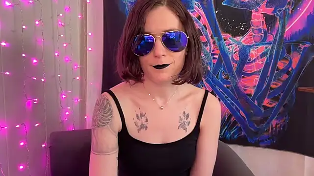 Snapshot of mistressannafoxx chatting on September 18, 8:44 pm mistressannafoxx online show from September 18, 8:44 pm