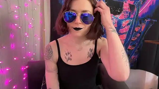 Snapshot of mistressannafoxx chatting on October 3, 8:39 pm mistressannafoxx online show from October 3, 8:39 pm