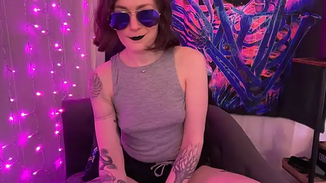 Snapshot of mistressannafoxx chatting on October 5, 1:15 am mistressannafoxx online show from October 5, 1:15 am