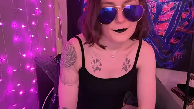 Snapshot of mistressannafoxx chatting on October 12, 1:15 am mistressannafoxx online show from October 12, 1:15 am