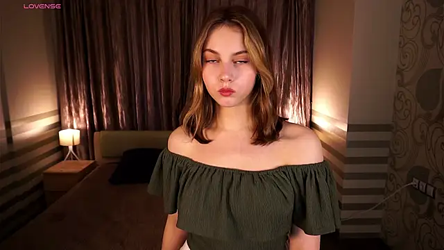 NylaNadler online show from October 20, 6:25 am