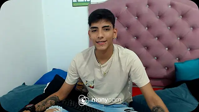 Snapshot of SkyAndSeth chatting on September 25, 6:28 am SkyAndSeth online show from September 25, 6:28 am