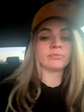 Snapshot of M1l3yD3w chatting on September 25, 1:42 am M1l3yD3w online show from September 25, 1:42 am