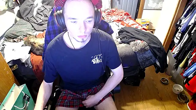 Snapshot of womenhateme69 chatting on October 4, 5:16 am womenhateme69 online show from October 4, 5:16 am