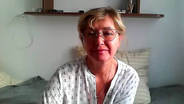 Snapshot of IrynaMolbertx chatting on September 22, 1:35 pm IrynaMolbertx online show from September 22, 1:35 pm