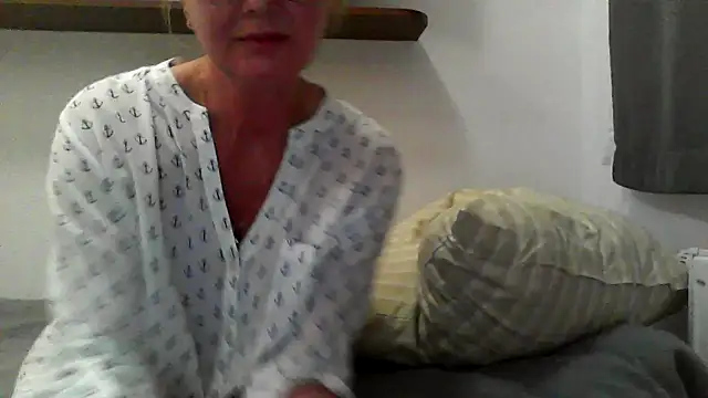 Snapshot of IrynaMolbertx chatting on September 25, 7:28 pm IrynaMolbertx online show from September 25, 7:28 pm