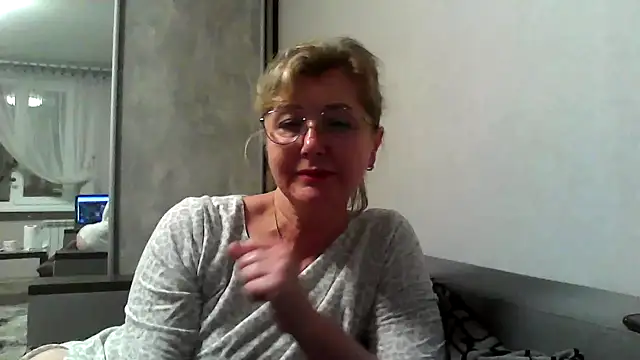 Snapshot of IrynaMolbertx chatting on October 4, 7:23 pm IrynaMolbertx online show from October 4, 7:23 pm