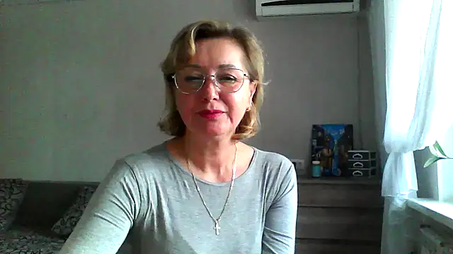 Snapshot of IrynaMolbertx chatting on October 11, 8:13 am IrynaMolbertx online show from October 11, 8:13 am