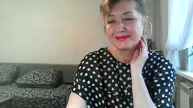 Snapshot of IrynaMolbertx chatting on October 15, 8:14 am IrynaMolbertx online show from October 15, 8:14 am