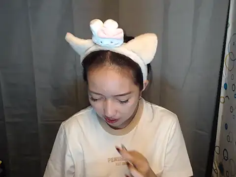 Snapshot of Soft_Angel8 chatting on April 6, 4:46 am Soft Angel8 online show from April 6, 4:46 am