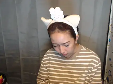 Snapshot of Soft_Angel8 chatting on April 8, 4:56 am Soft Angel8 online show from April 8, 4:56 am