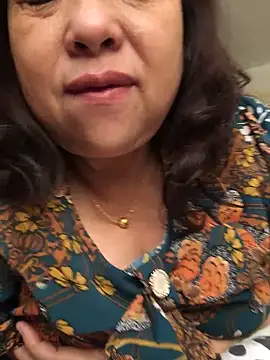 Hoanguyenn online show from November 16, 2:17 am