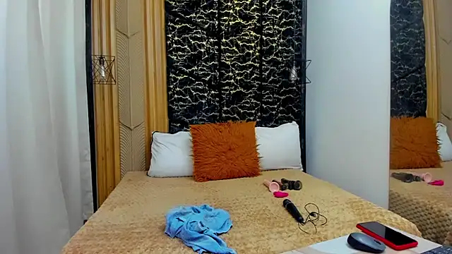 Snapshot of MiaCours chatting on February 18, 6:37 pm MiaCours online show from February 18, 6:37 pm