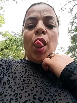 Mia-Glow online show from February 25, 1:10 pm