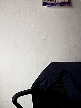 Mia-Glow online show from March 5, 1:29 pm