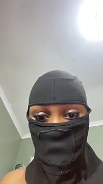 Snapshot of Sexy_blackwoman chatting on April 24, 4:42 pm Sexy blackwoman online show from April 24, 4:42 pm