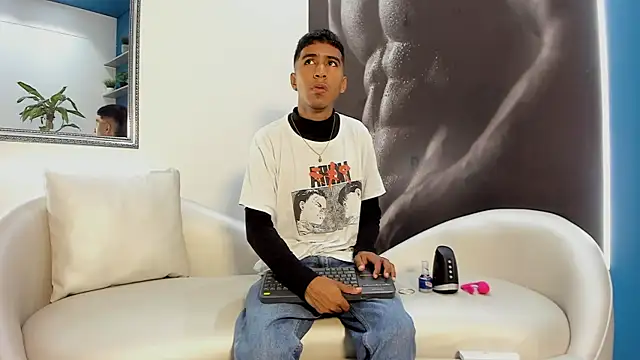 ender h0t online show from November 25, 2:50 pm