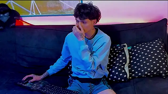 Dioniso guy8 online show from April 3, 9:02 pm