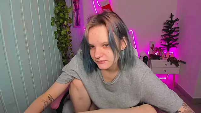 Elieiza xo online show from December 15, 9:13 am