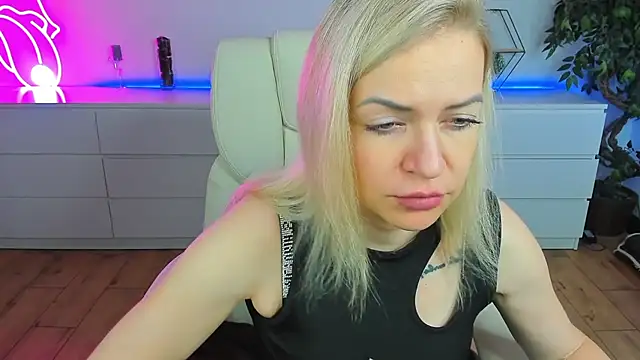 Snapshot of Anna_Snows chatting on September 14, 12:04 pm Anna Snows online show from September 14, 12:04 pm