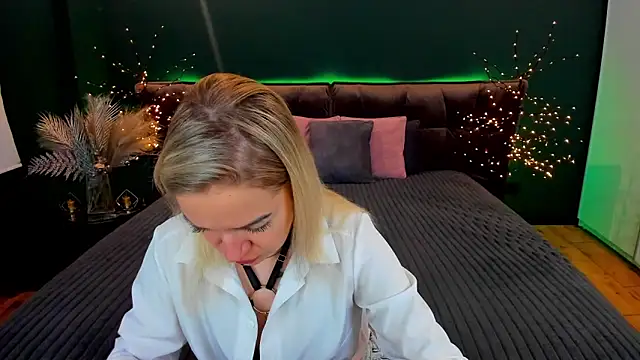 Snapshot of Anna_Snows chatting on September 15, 12:05 pm Anna Snows online show from September 15, 12:05 pm