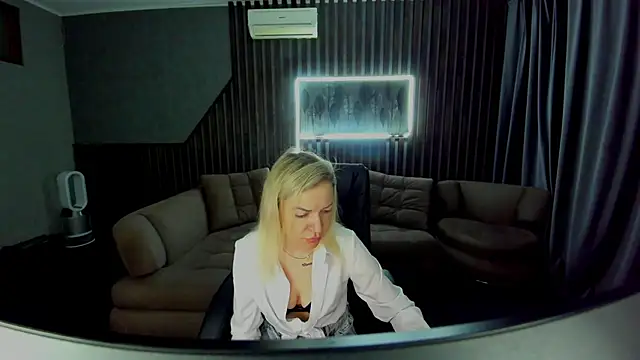 Snapshot of Anna_Snows chatting on October 13, 5:40 am Anna Snows online show from October 13, 5:40 am