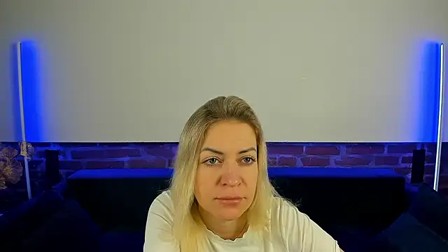 Snapshot of Anna_Snows chatting on October 21, 5:30 am Anna Snows online show from October 21, 5:30 am