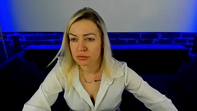 Snapshot of Anna_Snows chatting on October 23, 5:40 am Anna Snows online show from October 23, 5:40 am