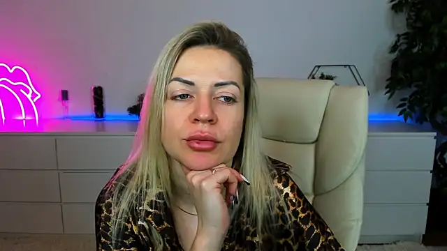 Snapshot of Anna_Snows chatting on October 29, 6:37 am Anna Snows online show from October 29, 6:37 am