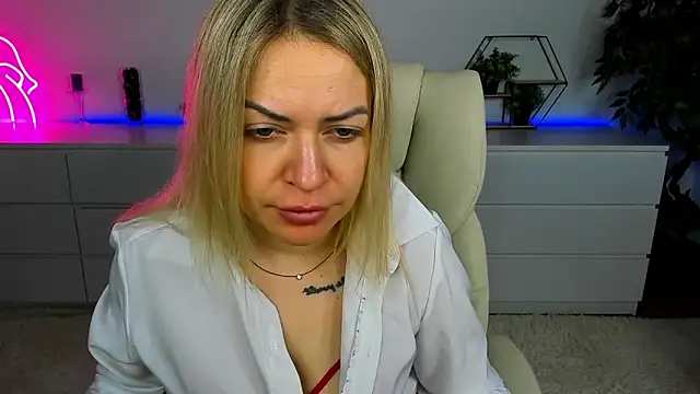 Snapshot of Anna_Snows chatting on October 30, 6:37 am Anna Snows online show from October 30, 6:37 am